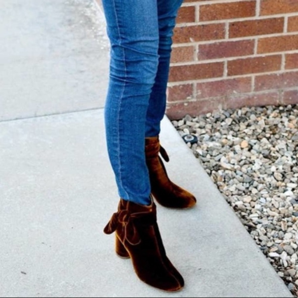 Madewell Esme Bow Velvet Bootie - Picture 2 of 9